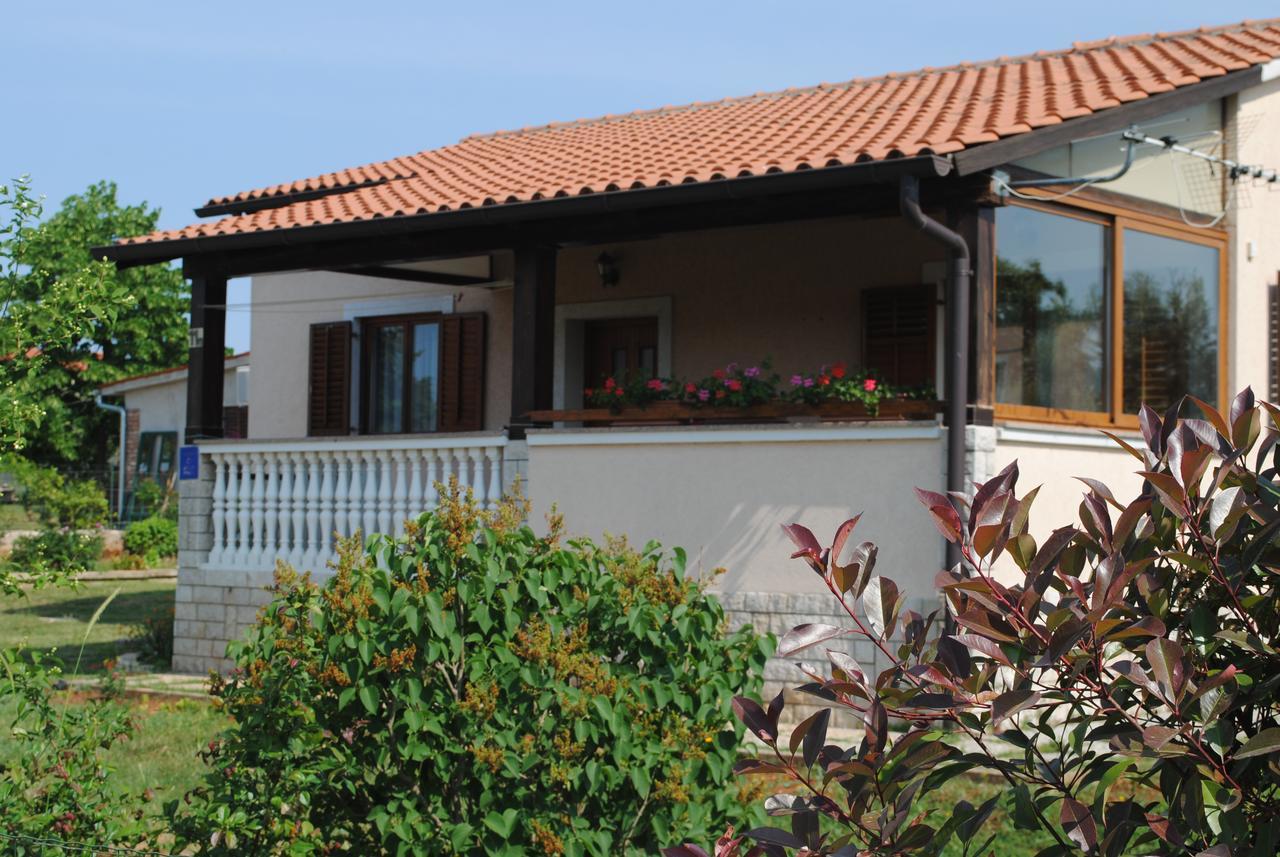 Holiday Home Ana PUY Eksteriør bilde